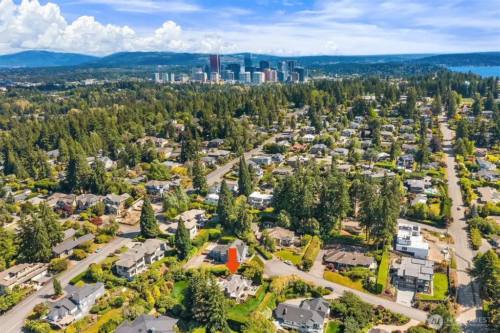 9636 NE 30th Place Clyde Hill WA 98004