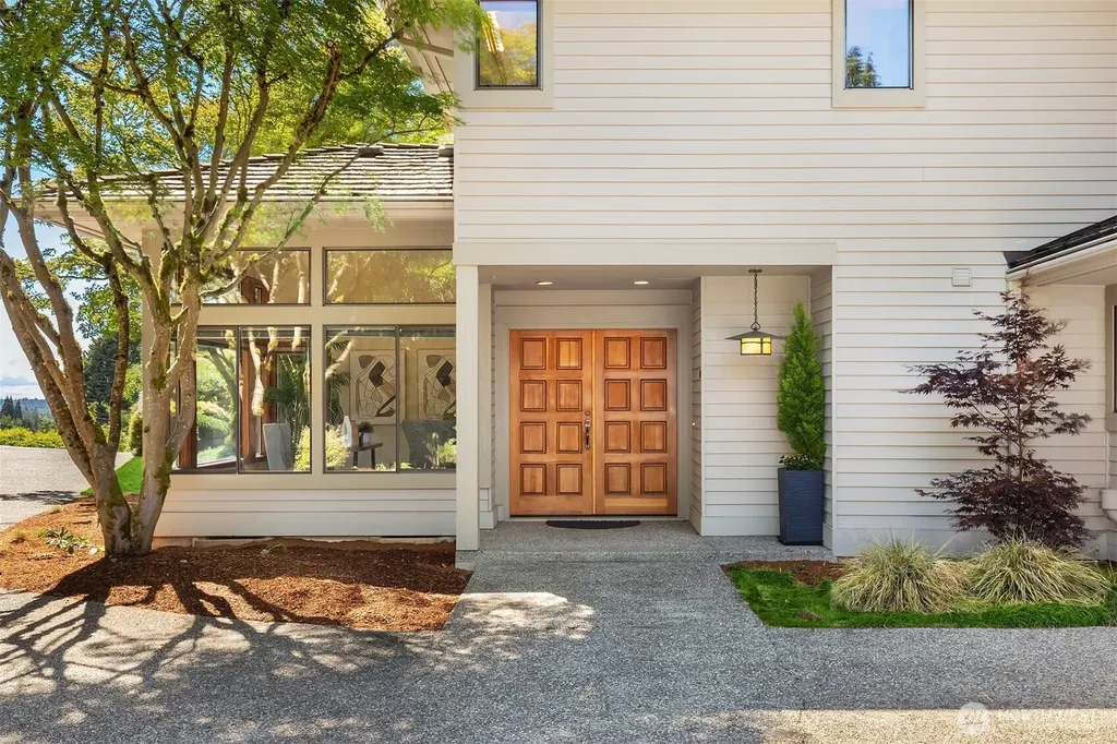 9636 NE 30th Place Clyde Hill WA 98004