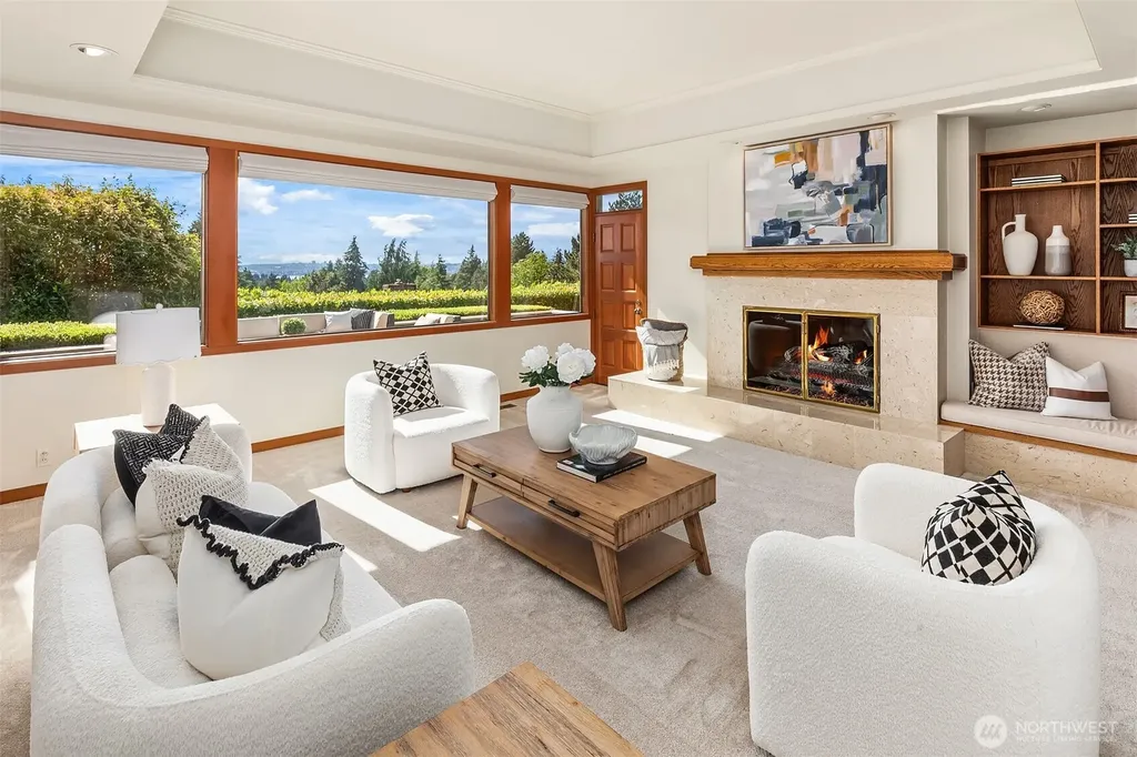 9636 NE 30th Place Clyde Hill WA 98004