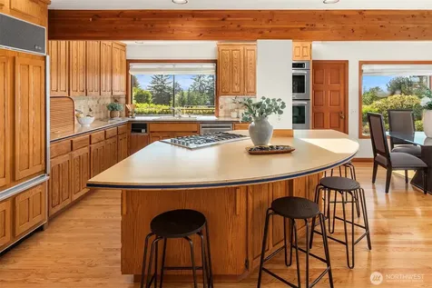9636 NE 30th Place Clyde Hill WA 98004