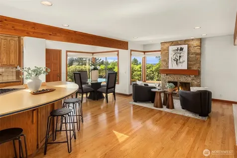 9636 NE 30th Place Clyde Hill WA 98004