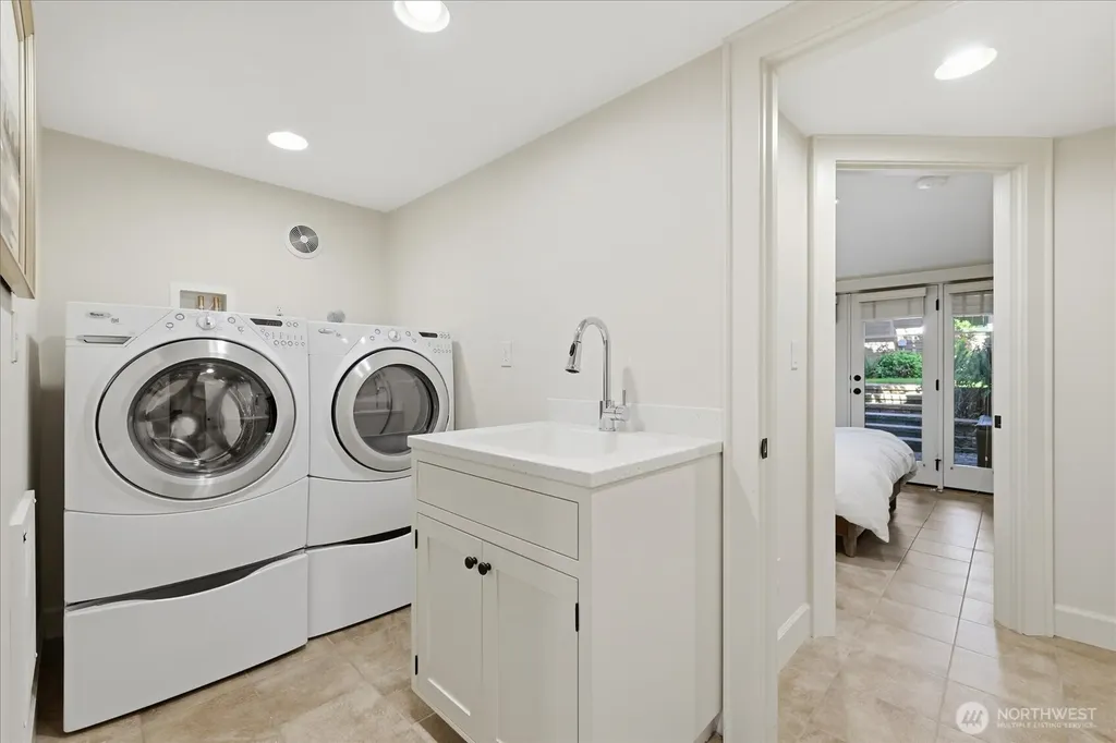 5937 37th Avenue SW Seattle WA 98126