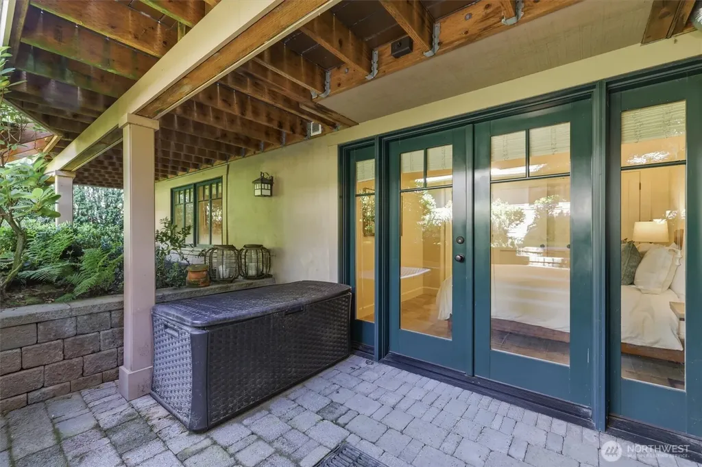 5937 37th Avenue SW Seattle WA 98126