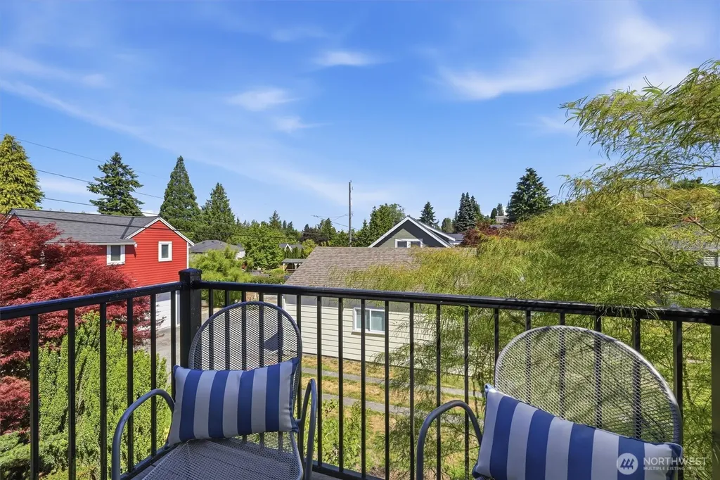5937 37th Avenue SW Seattle WA 98126