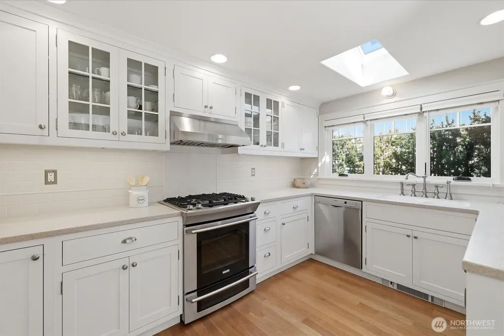5937 37th Avenue SW Seattle WA 98126