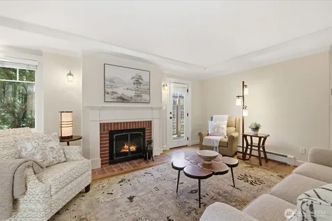 5937 37th Avenue SW Seattle WA 98126