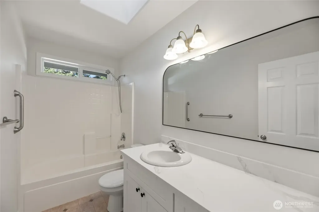 765 Vashon Avenue NE Renton WA 98059