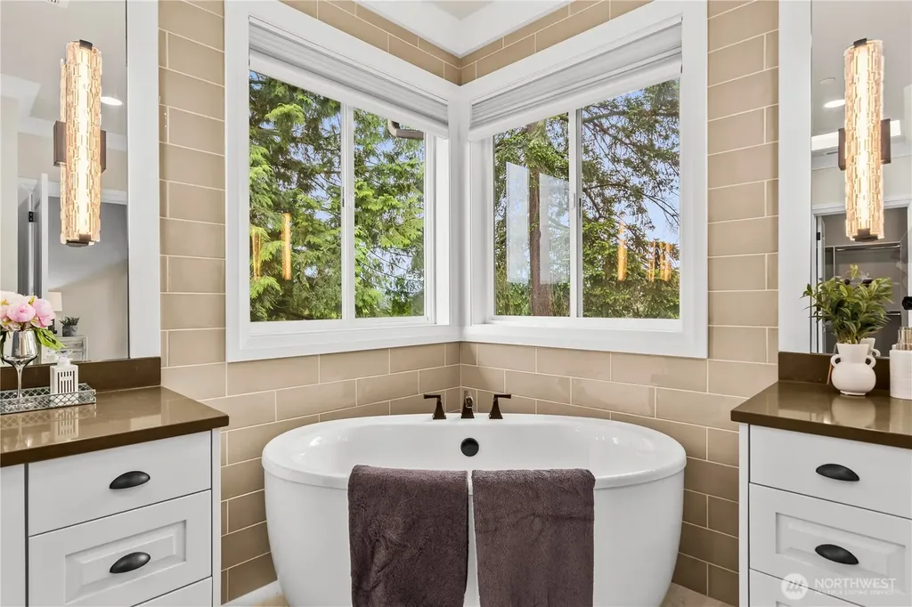 10223 NE 22nd Place Bellevue WA 98004