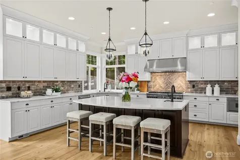 10223 NE 22nd Place Bellevue WA 98004