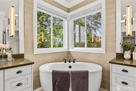 10223 NE 22nd Place Bellevue WA 98004