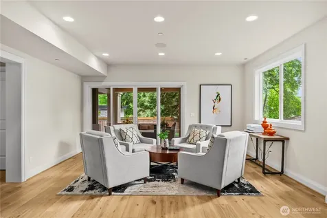 10223 NE 22nd Place Bellevue WA 98004
