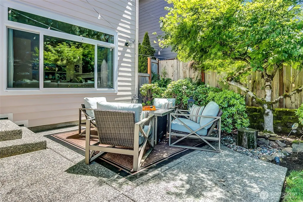 323 240th Place SE Sammamish WA 98074