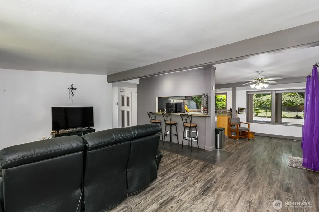 3827 212th Street SW Lynnwood WA 98036