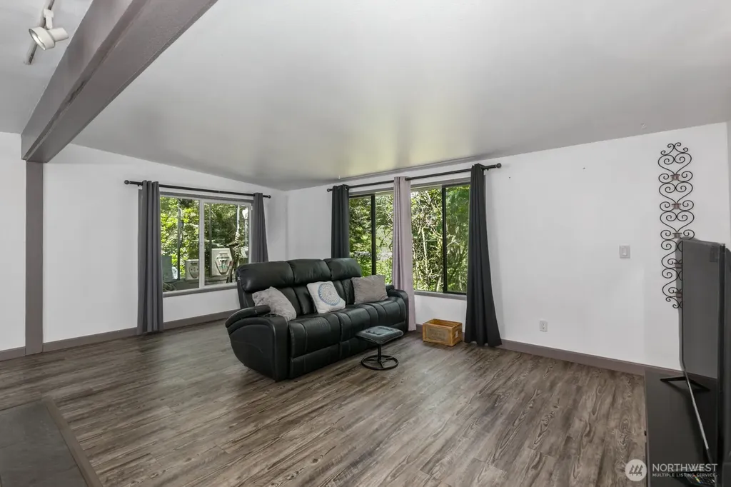 3827 212th Street SW Lynnwood WA 98036