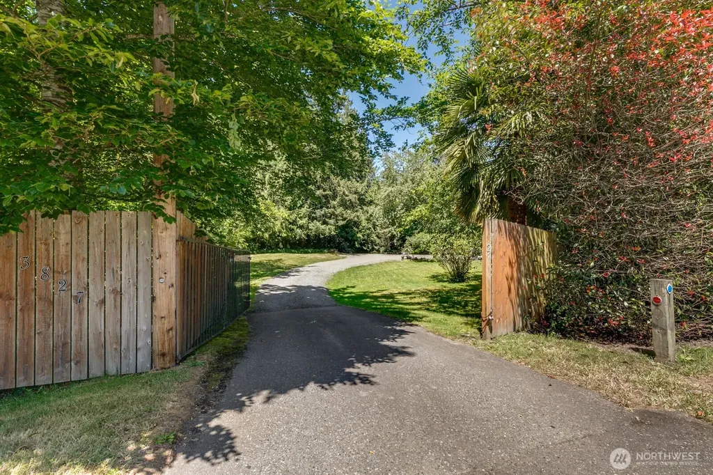 3827 212th Street SW Lynnwood WA 98036
