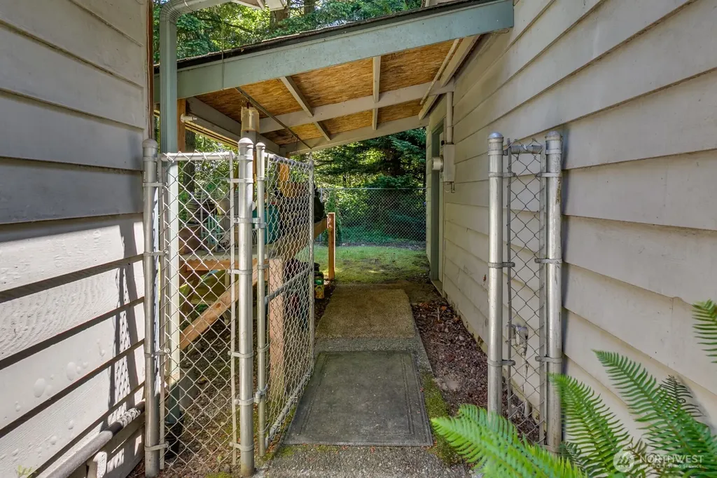 3827 212th Street SW Lynnwood WA 98036