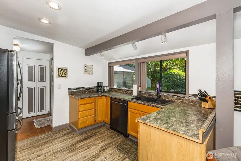 3827 212th Street SW Lynnwood WA 98036
