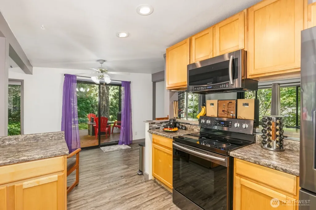 3827 212th Street SW Lynnwood WA 98036