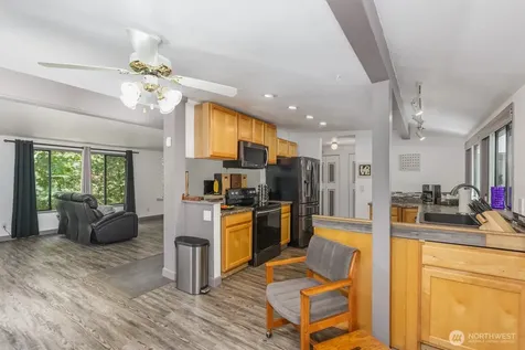 3827 212th Street SW Lynnwood WA 98036