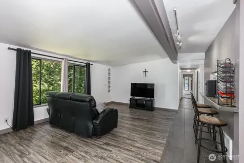 3827 212th Street SW Lynnwood WA 98036