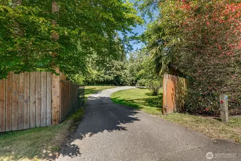 3827 212th Street SW Lynnwood WA 98036