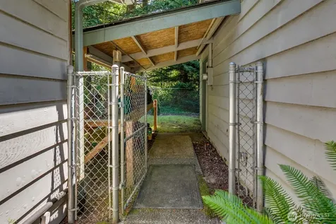 3827 212th Street SW Lynnwood WA 98036