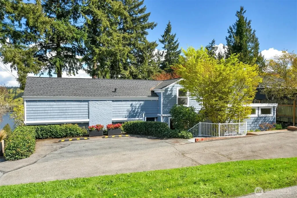 13522 40th Avenue NE Seattle WA 98125