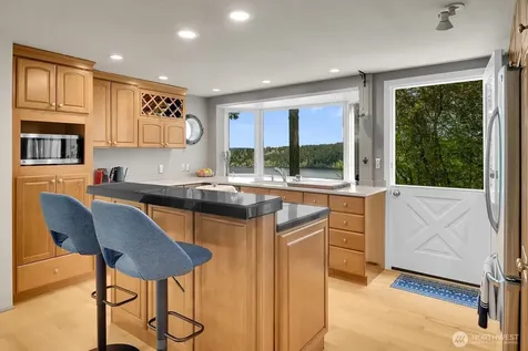 13522 40th Avenue NE Seattle WA 98125