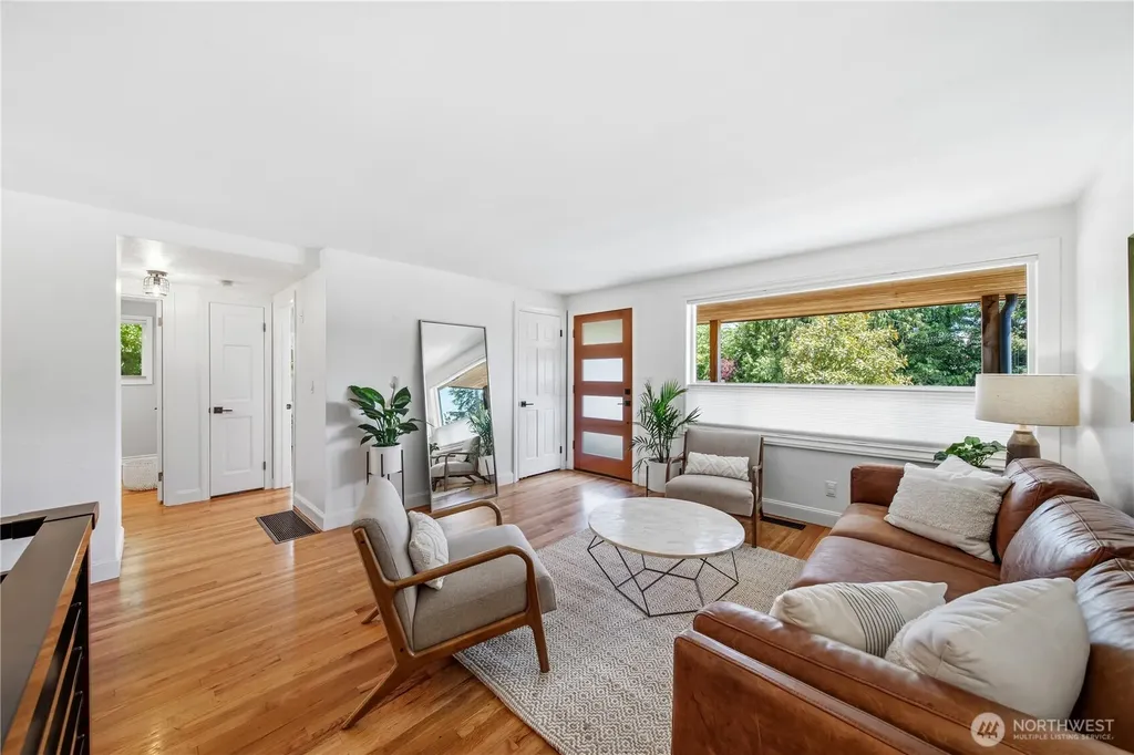 11239 35th Avenue SW Seattle WA 98146