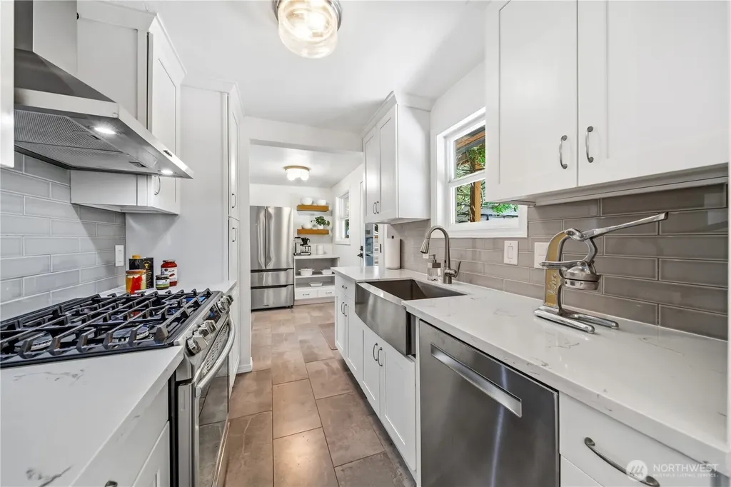 11239 35th Avenue SW Seattle WA 98146