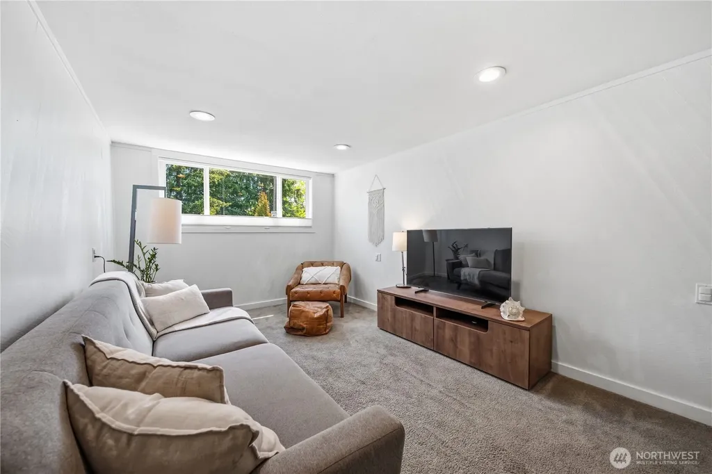 11239 35th Avenue SW Seattle WA 98146