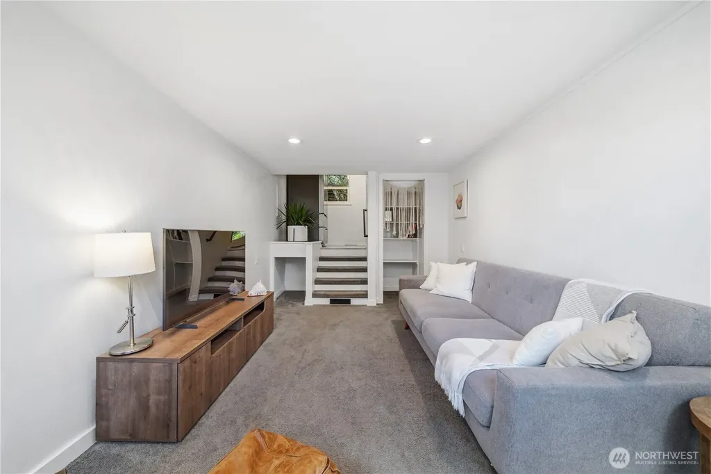 11239 35th Avenue SW Seattle WA 98146