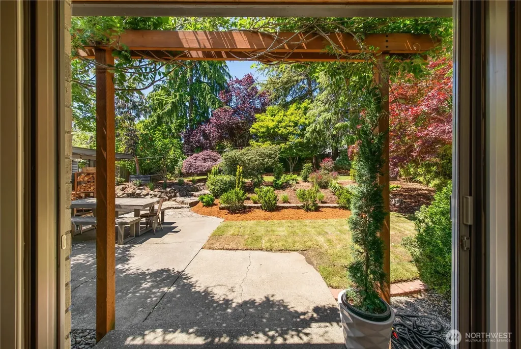 11239 35th Avenue SW Seattle WA 98146
