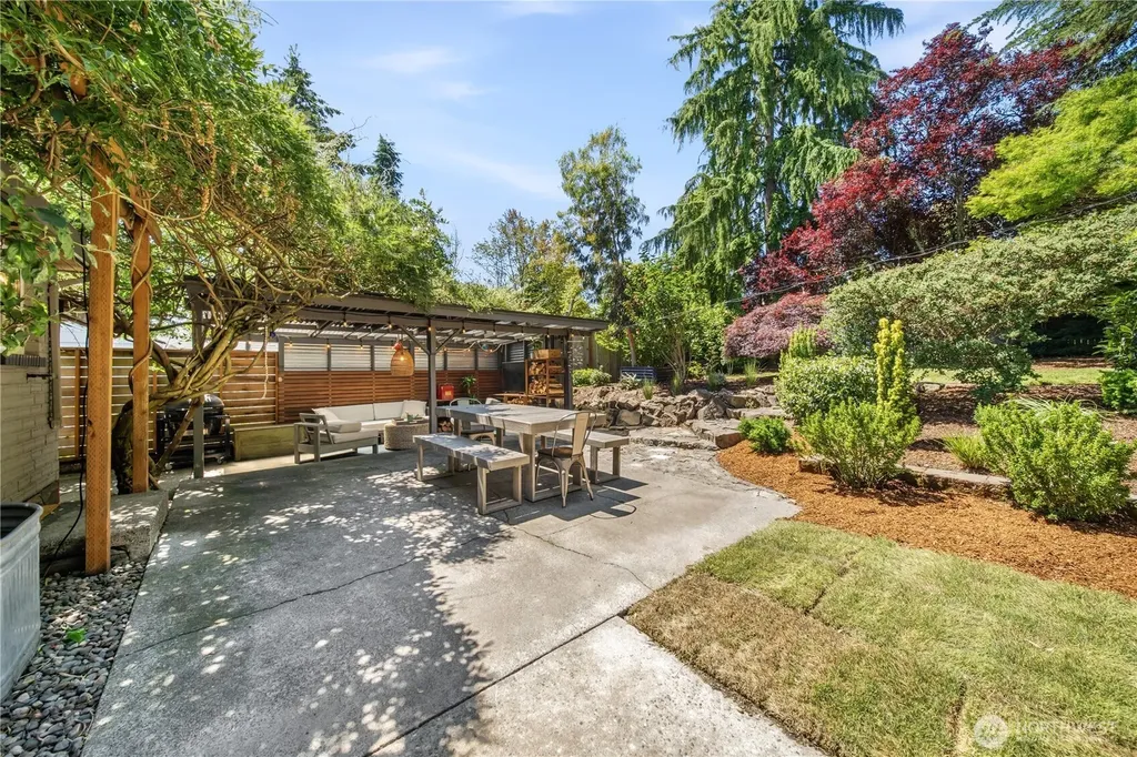 11239 35th Avenue SW Seattle WA 98146