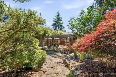 11239 35th Avenue SW Seattle WA 98146