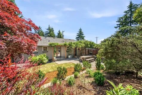 11239 35th Avenue SW Seattle WA 98146