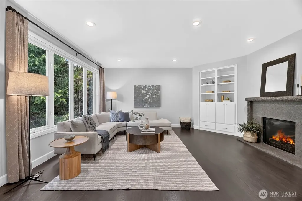 25720 NE 4th Place Sammamish WA 98074