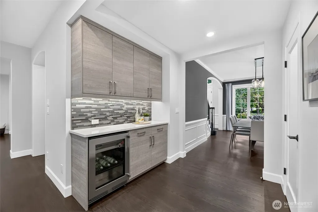 25720 NE 4th Place Sammamish WA 98074