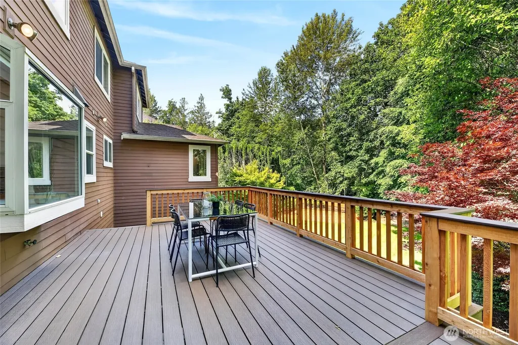 25720 NE 4th Place Sammamish WA 98074