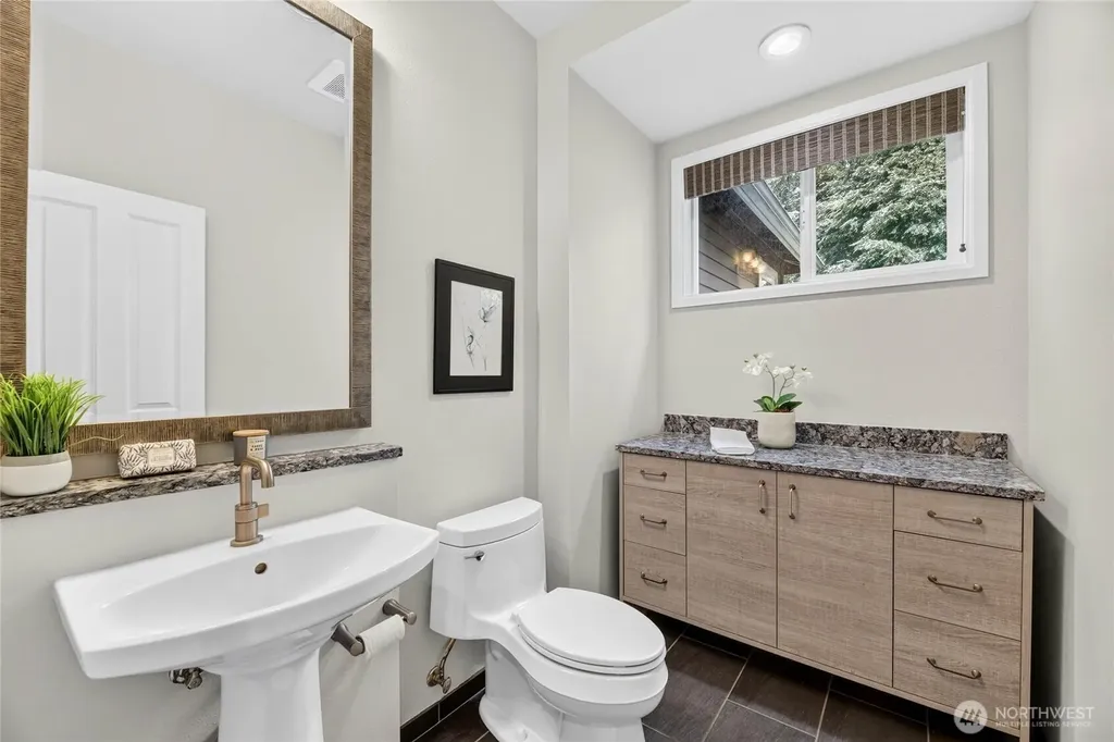 25720 NE 4th Place Sammamish WA 98074