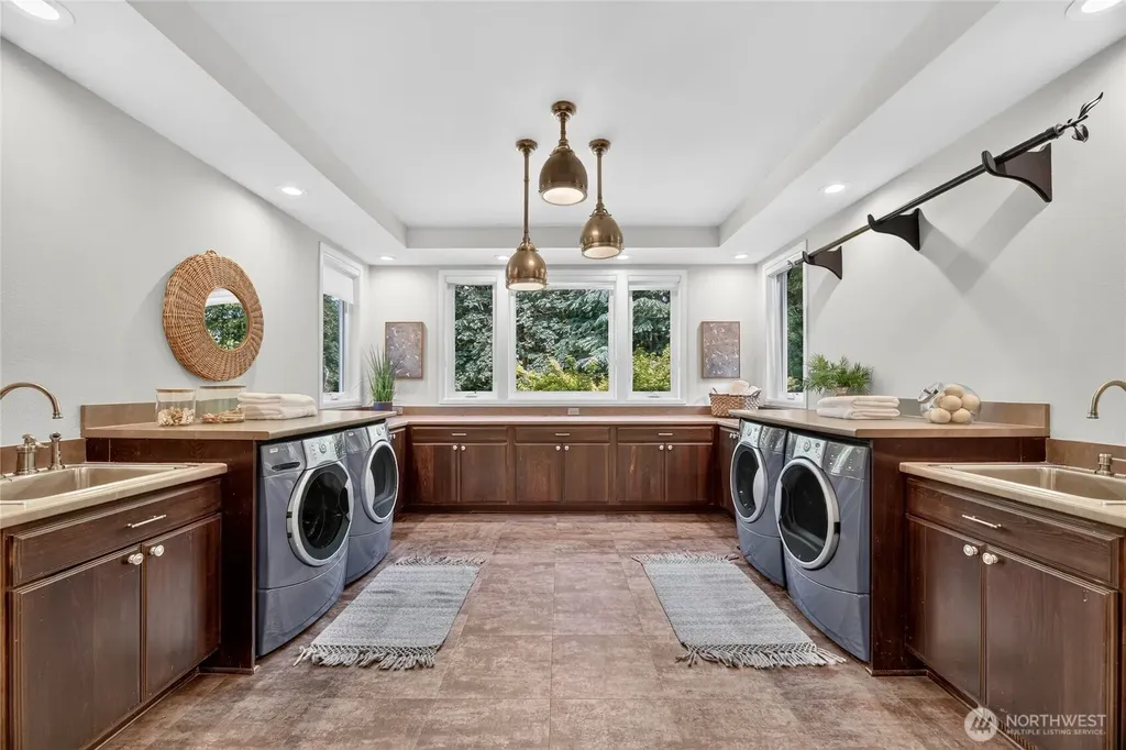 25720 NE 4th Place Sammamish WA 98074