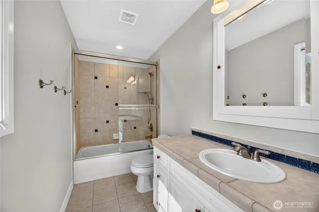 25720 NE 4th Place Sammamish WA 98074