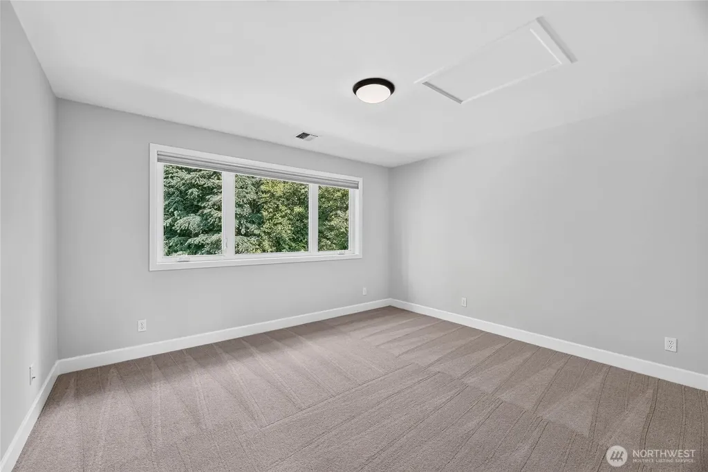 25720 NE 4th Place Sammamish WA 98074