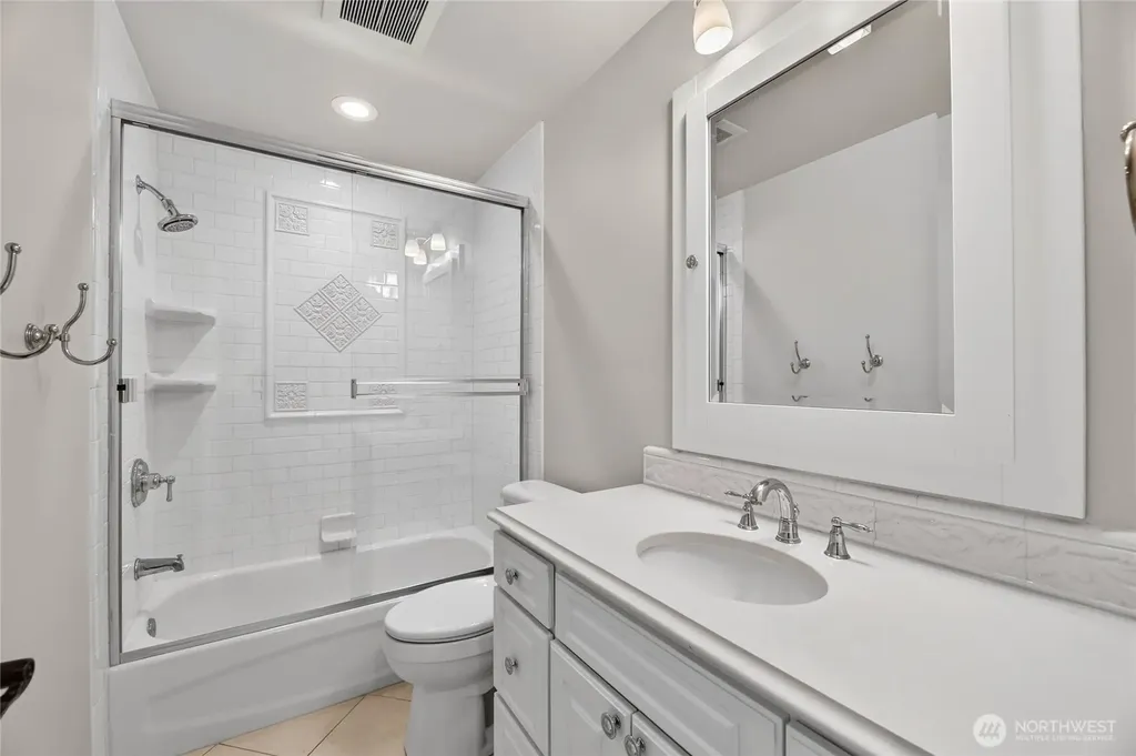25720 NE 4th Place Sammamish WA 98074