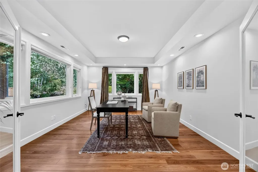 25720 NE 4th Place Sammamish WA 98074
