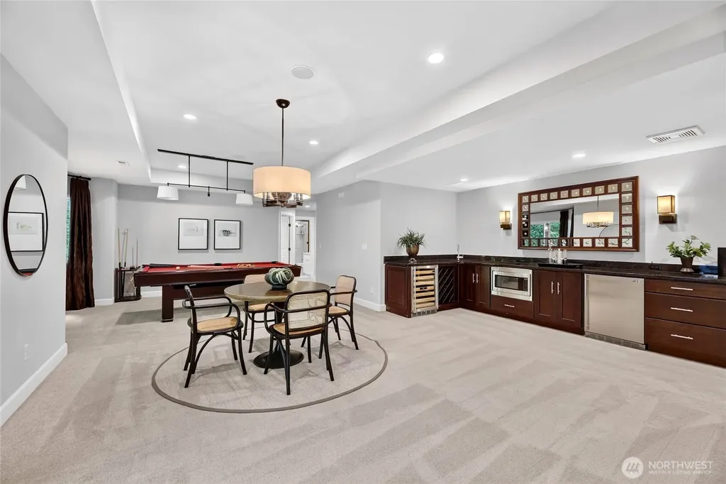 25720 NE 4th Place Sammamish WA 98074