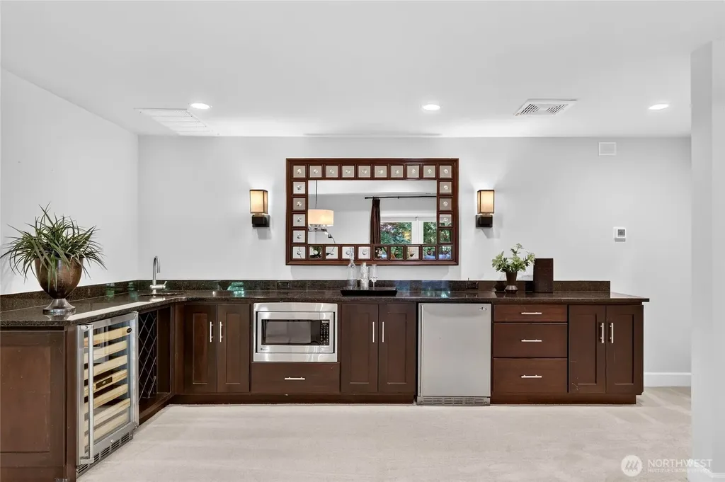 25720 NE 4th Place Sammamish WA 98074