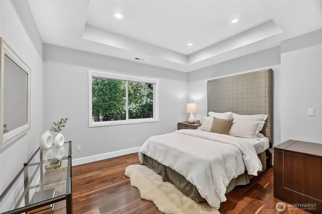 25720 NE 4th Place Sammamish WA 98074