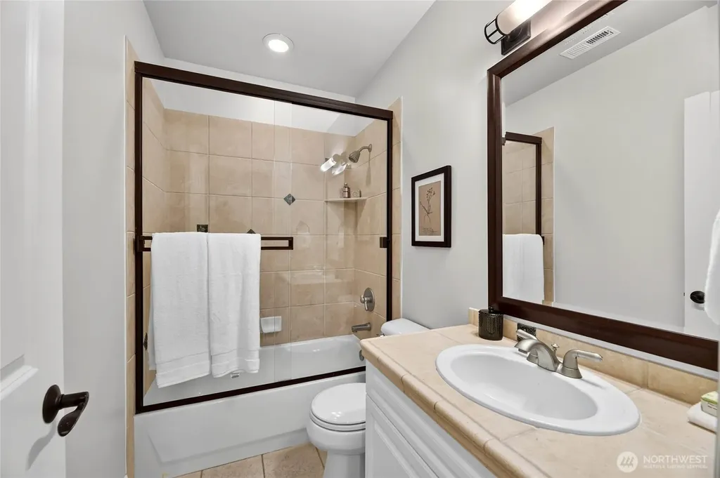 25720 NE 4th Place Sammamish WA 98074