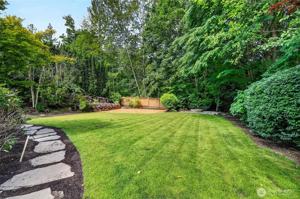25720 NE 4th Place Sammamish WA 98074